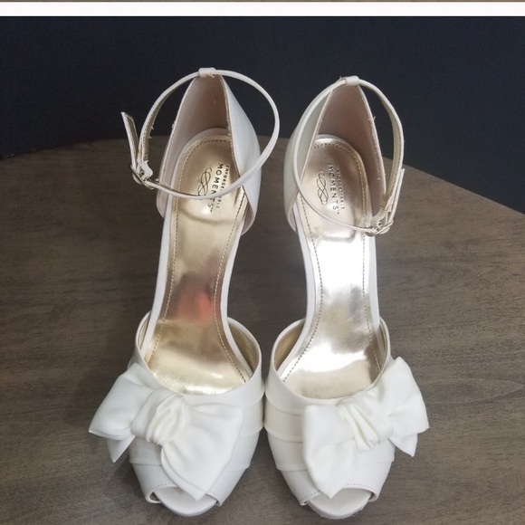 Wedding white elegant moment high heels - Picture 2 of 7